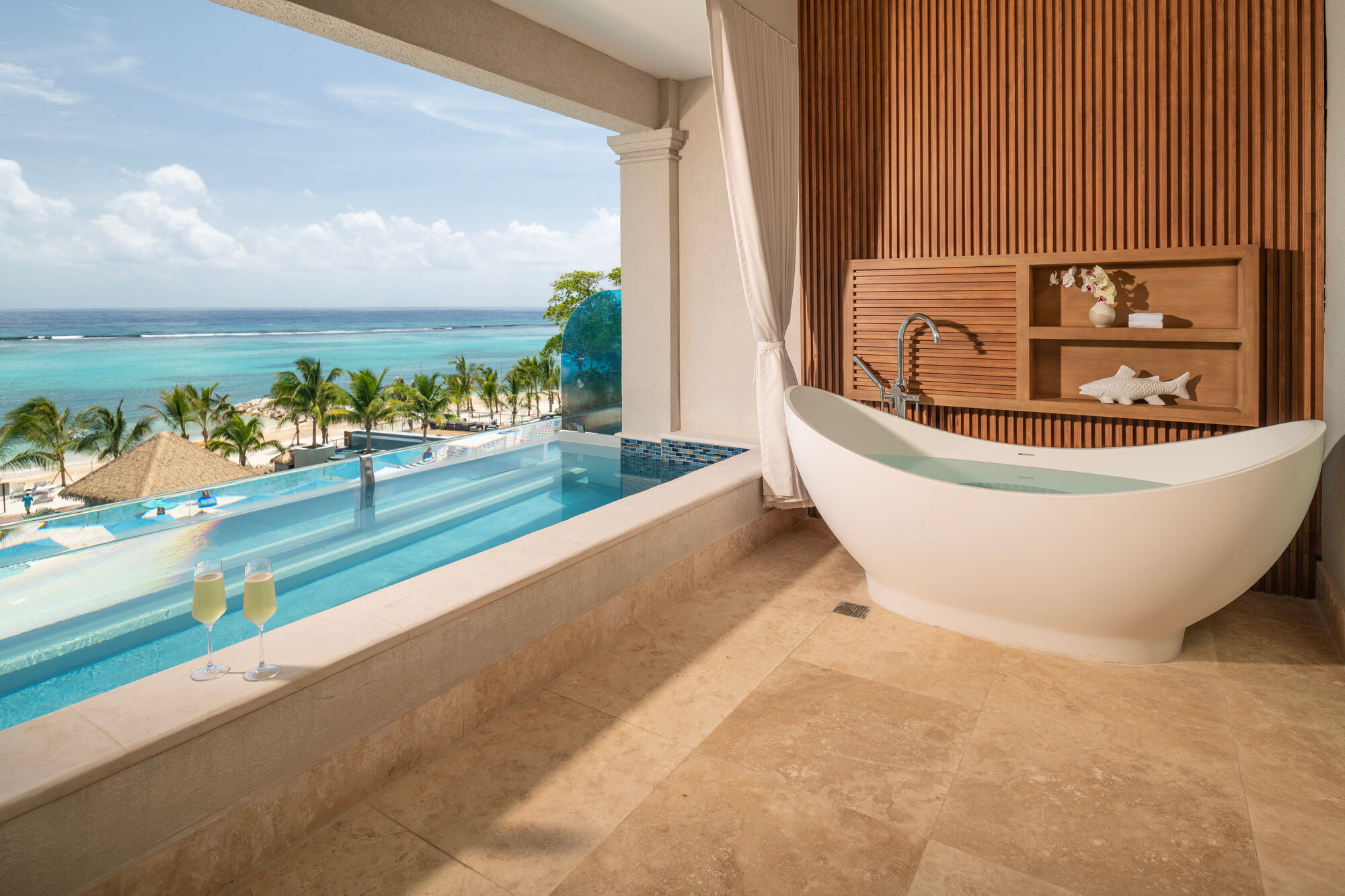 From outdoor and ocean view to jacuzzi-style splendour… check out some of the world’s best bathtubs