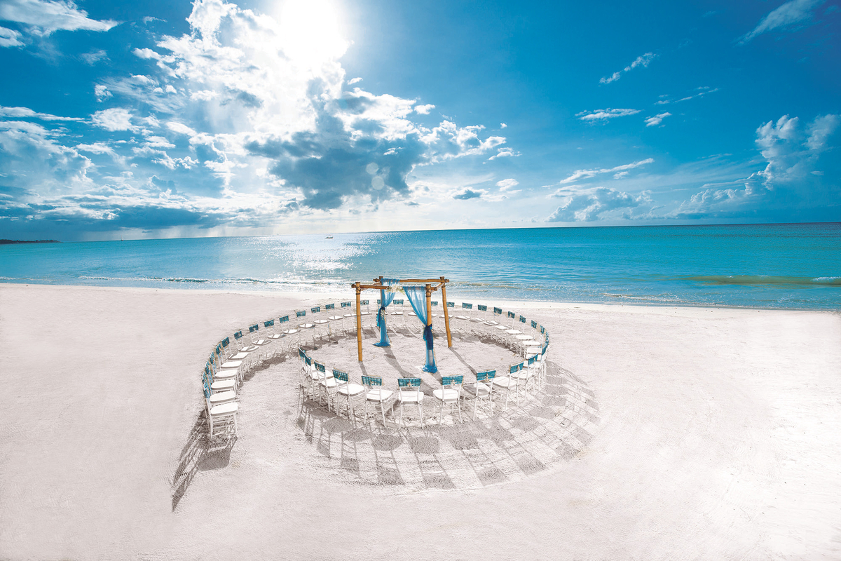 BNG_Seashells-Wedding-Chairs-057-1201x800-5b2df79